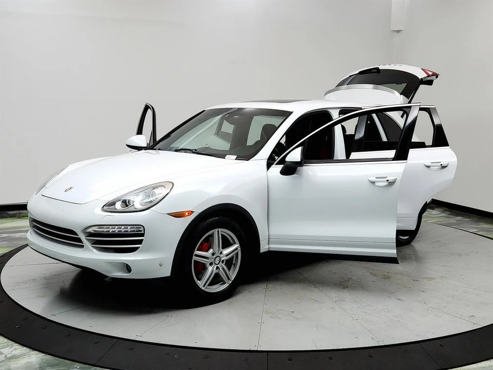 2014 Porsche 958 Cayenne - Image 9 of 12