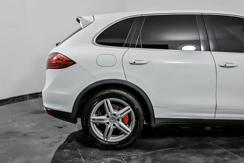 2014 Porsche 958 Cayenne - Image 11 of 12