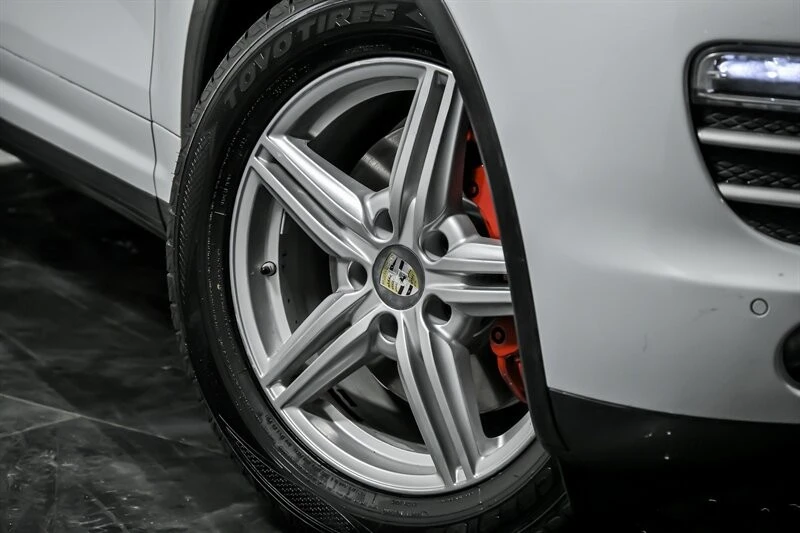 2014 Porsche 958 Cayenne - Image 3 of 12