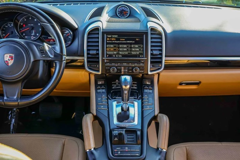 2014 Porsche 958 Cayenne - Image 10 of 12