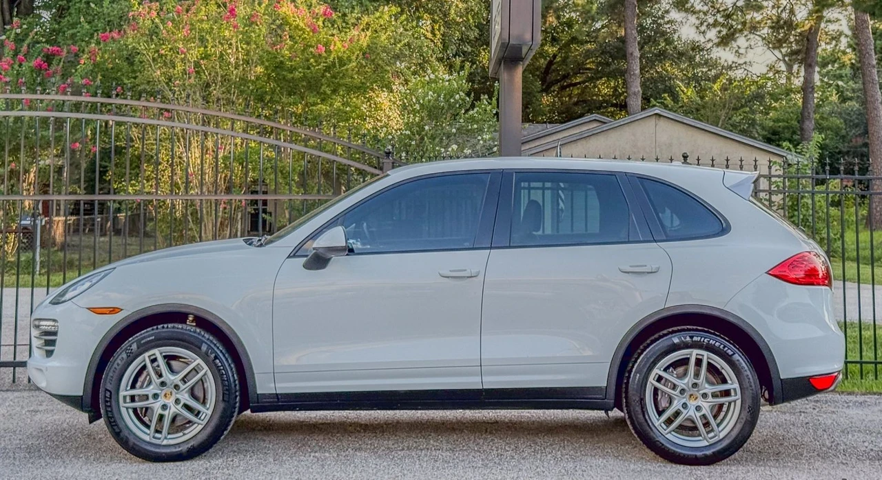 2014 Porsche 958 Cayenne - Image 3 of 12