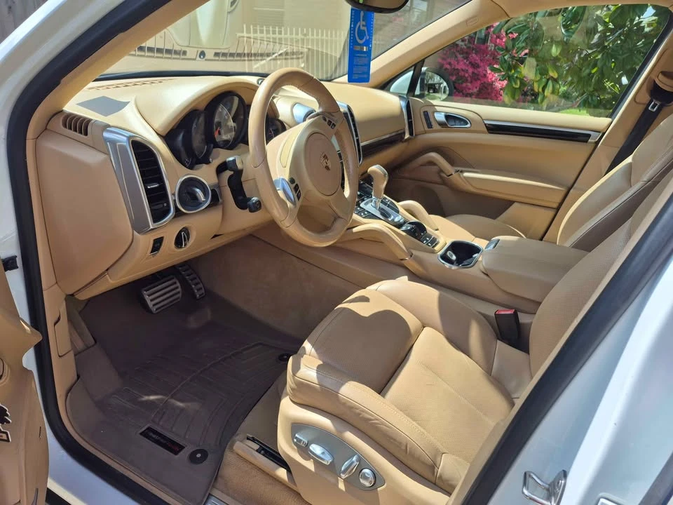 2014 Porsche 958 Cayenne S - Image 7 of 10