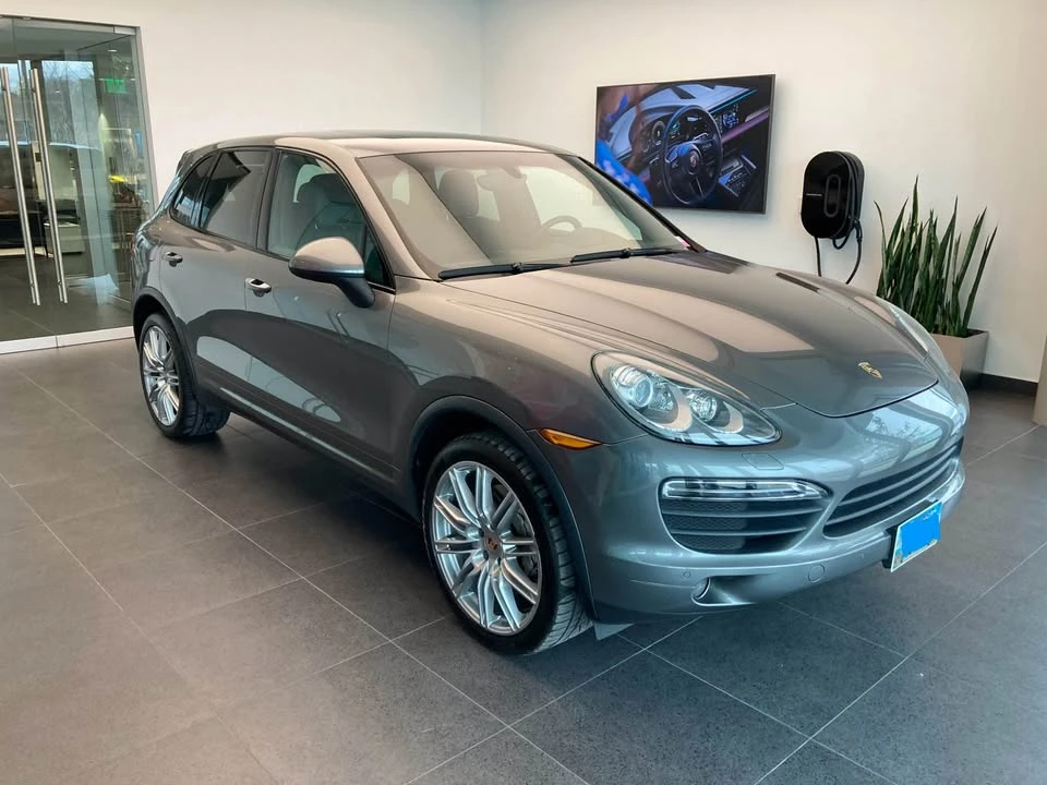 2014 Porsche 958 Cayenne S - Image 2 of 10
