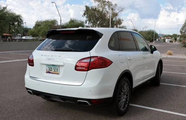 2014 Porsche 958 Cayenne S - Image 10 of 14