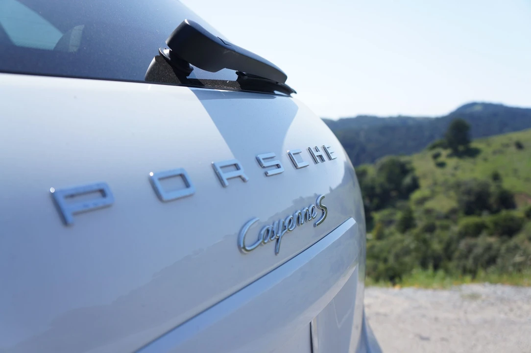 2014 Porsche 958 Cayenne S - Image 2 of 8