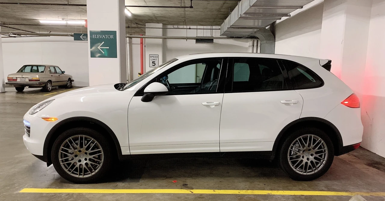 2014 Porsche 958 Cayenne S - Image 3 of 8