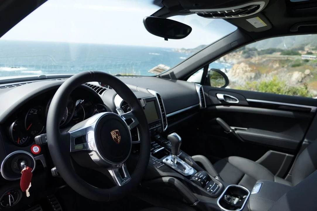 2014 Porsche 958 Cayenne S - Image 4 of 8