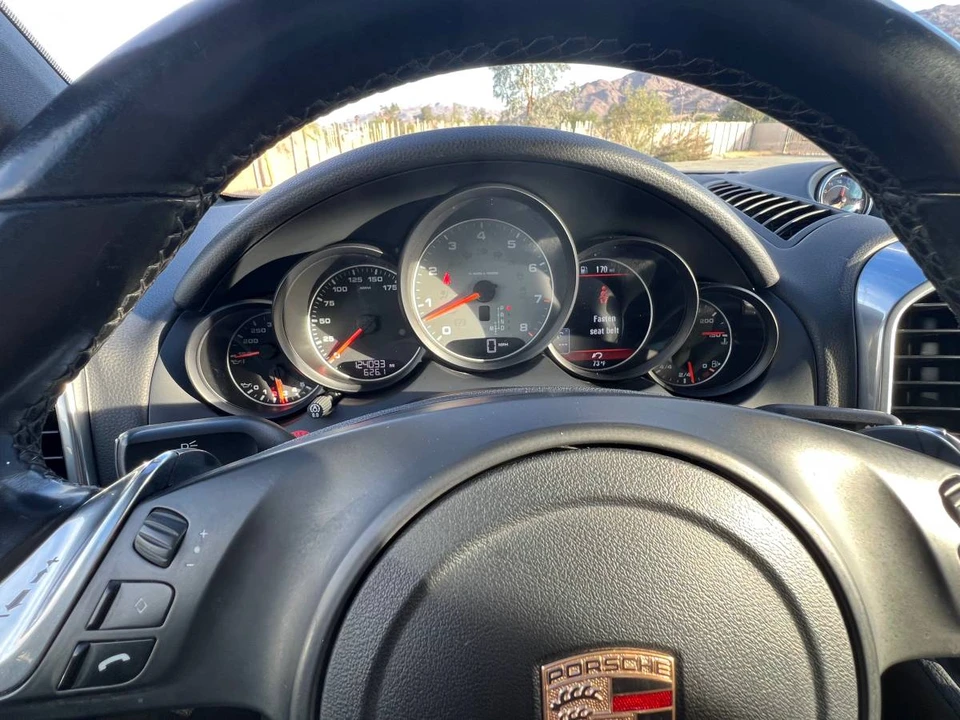 2014 Porsche 958 Cayenne S - Image 6 of 24