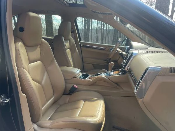 2014 Porsche 958 Cayenne S - Image 8 of 10