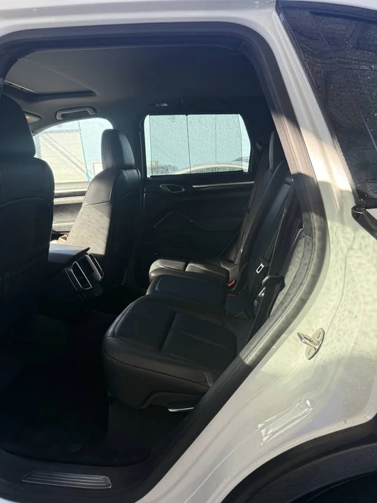 2014 Porsche 958 Cayenne S - Image 6 of 9