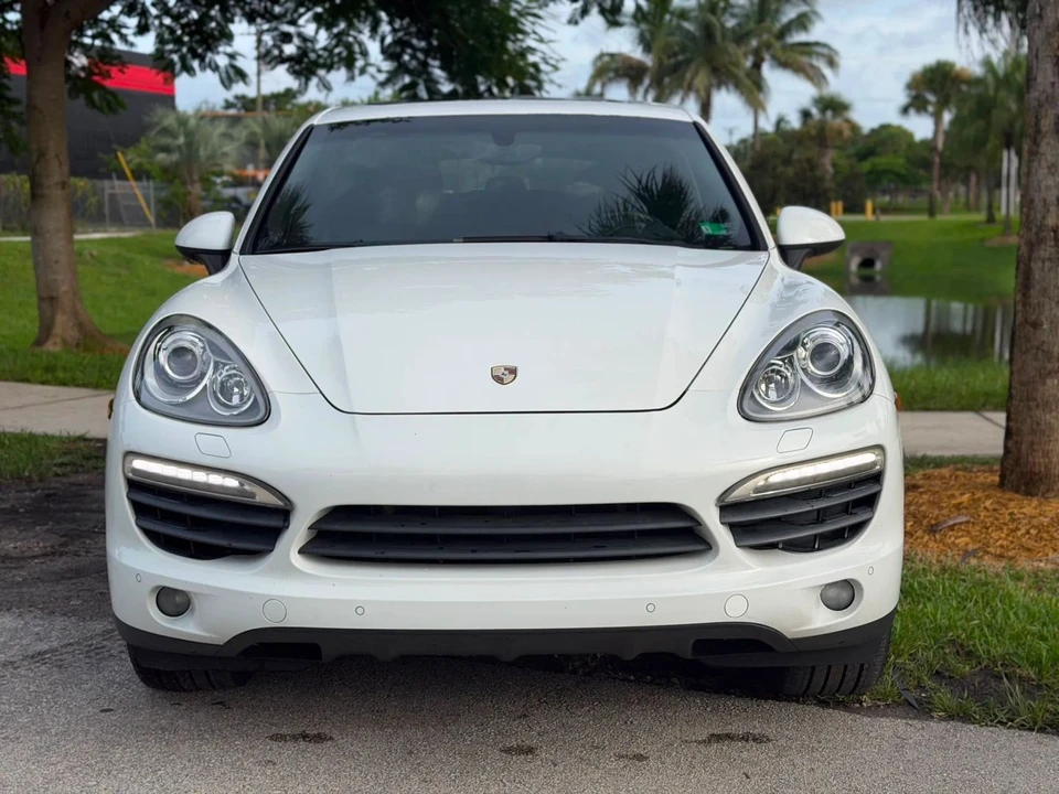 2014 Porsche 958 Cayenne S - Image 2 of 17