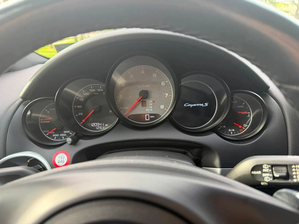 2014 Porsche 958 Cayenne S - Image 12 of 17