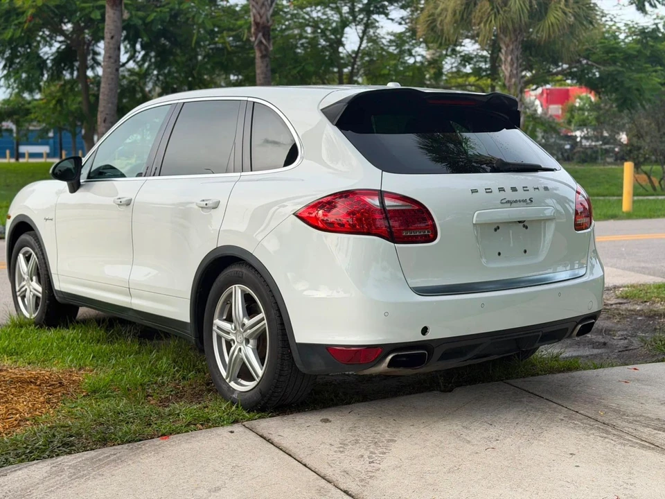 2014 Porsche 958 Cayenne S - Image 5 of 17