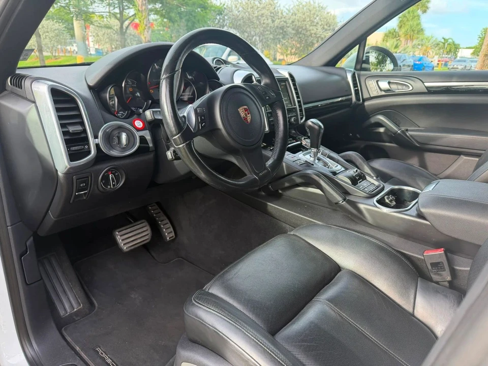 2014 Porsche 958 Cayenne S - Image 14 of 17