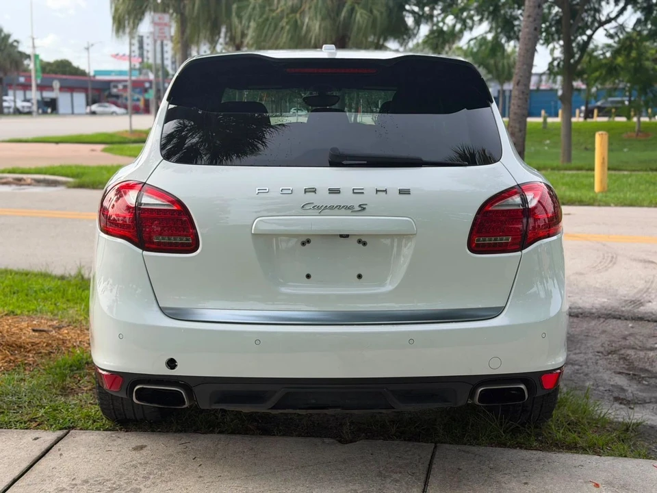 2014 Porsche 958 Cayenne S - Image 3 of 17
