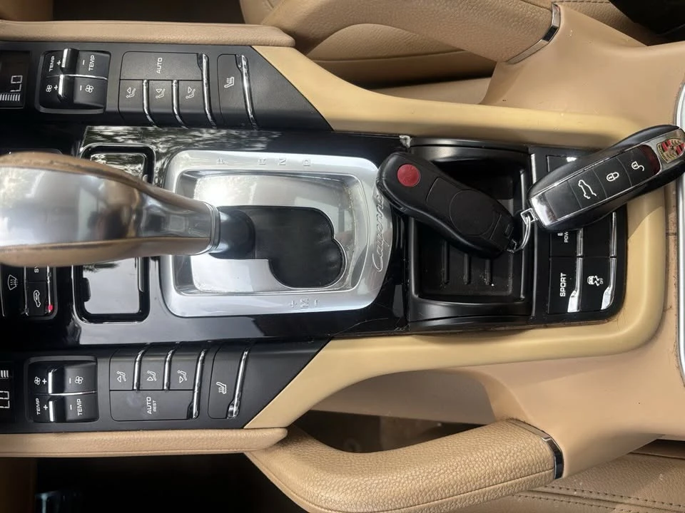 2014 Porsche 958 Cayenne S - Image 13 of 16