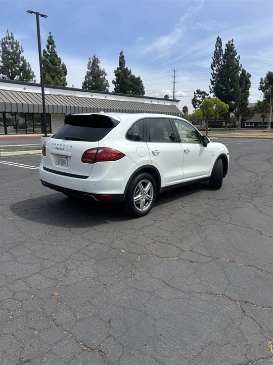 2014 Porsche 958 Cayenne S - Image 5 of 16