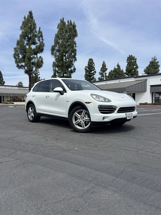 2014 Porsche 958 Cayenne S - Image 2 of 16