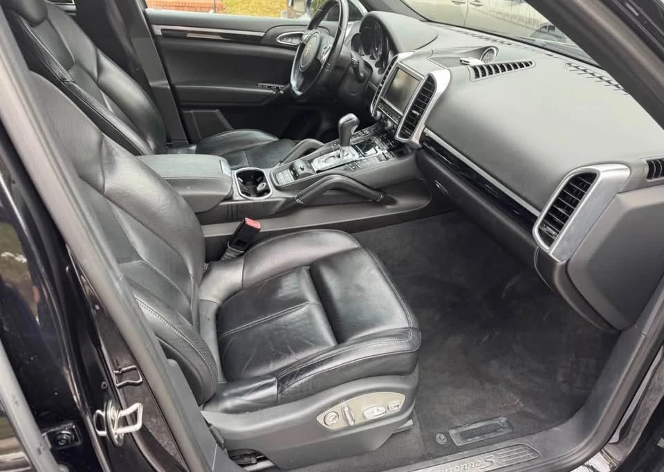 2014 Porsche 958 Cayenne S - Image 8 of 12