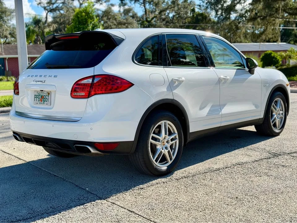 2014 Porsche 958 Cayenne S - Image 5 of 17
