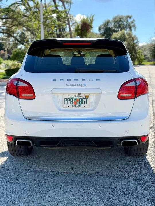 2014 Porsche 958 Cayenne S - Image 3 of 17