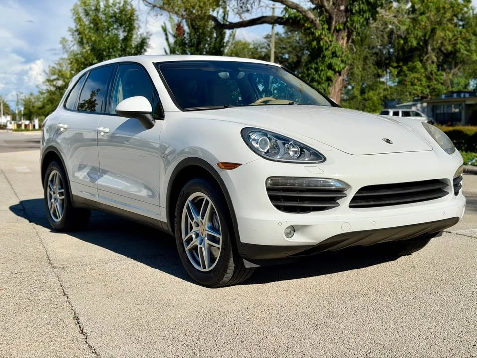 2014 Porsche 958 Cayenne S - Image 2 of 17