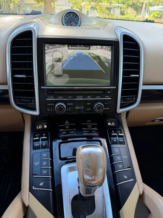 2014 Porsche 958 Cayenne S - Image 15 of 17