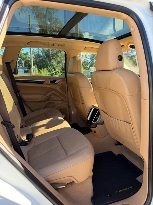 2014 Porsche 958 Cayenne S - Image 12 of 17