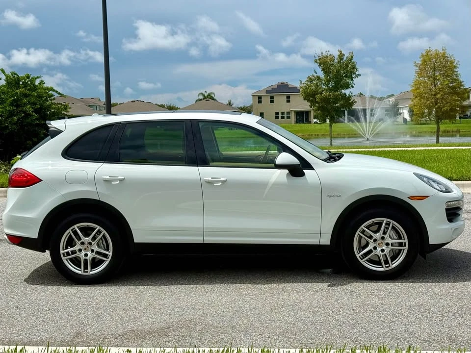 2014 Porsche 958 Cayenne S - Image 6 of 20