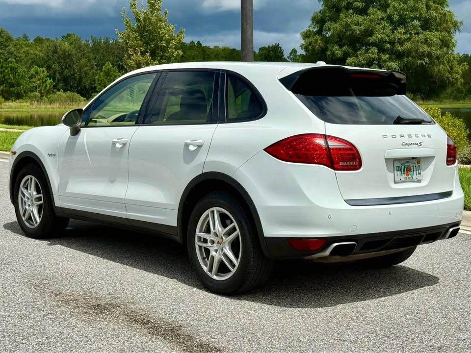 2014 Porsche 958 Cayenne S - Image 7 of 20