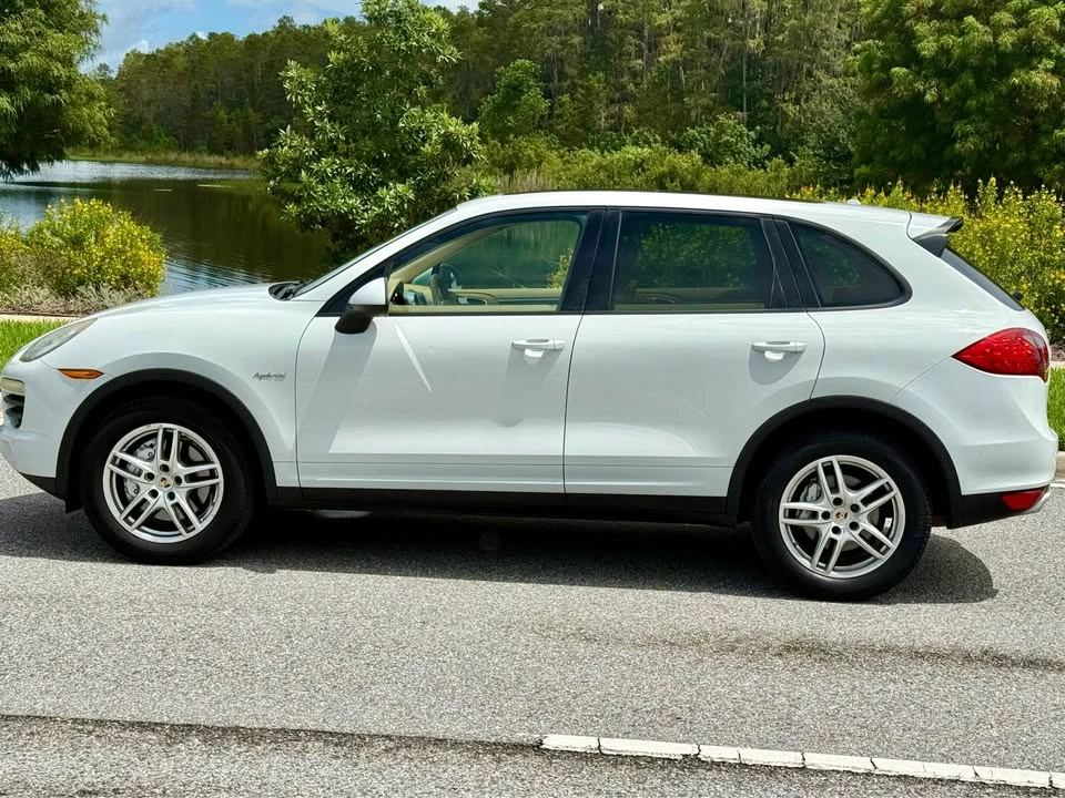 2014 Porsche 958 Cayenne S - Image 8 of 20