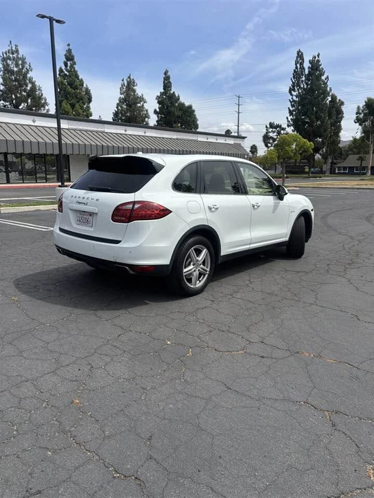 2014 Porsche 958 Cayenne S - Image 4 of 15