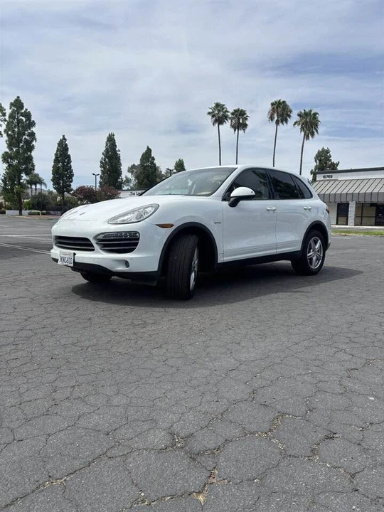 2014 Porsche 958 Cayenne S - Image 2 of 15