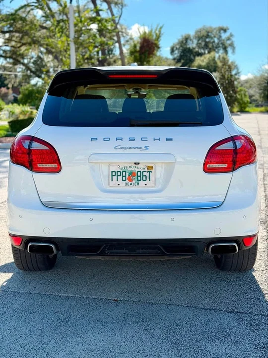 2014 Porsche 958 Cayenne S - Image 4 of 16