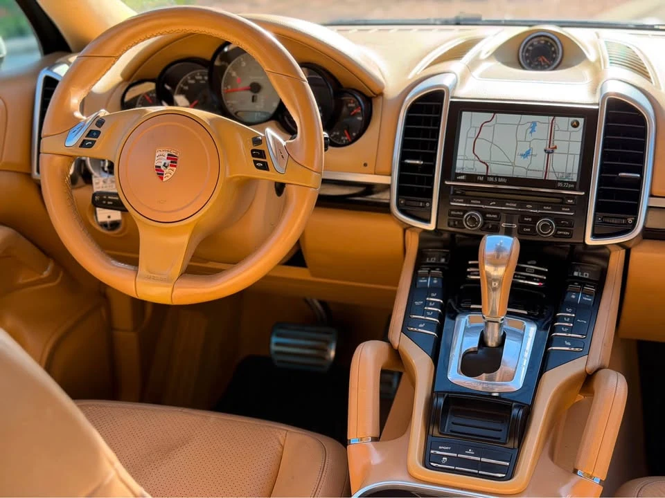 2014 Porsche 958 Cayenne S - Image 8 of 16