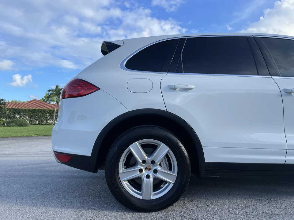 2014 Porsche 958 Cayenne S - Image 25 of 31