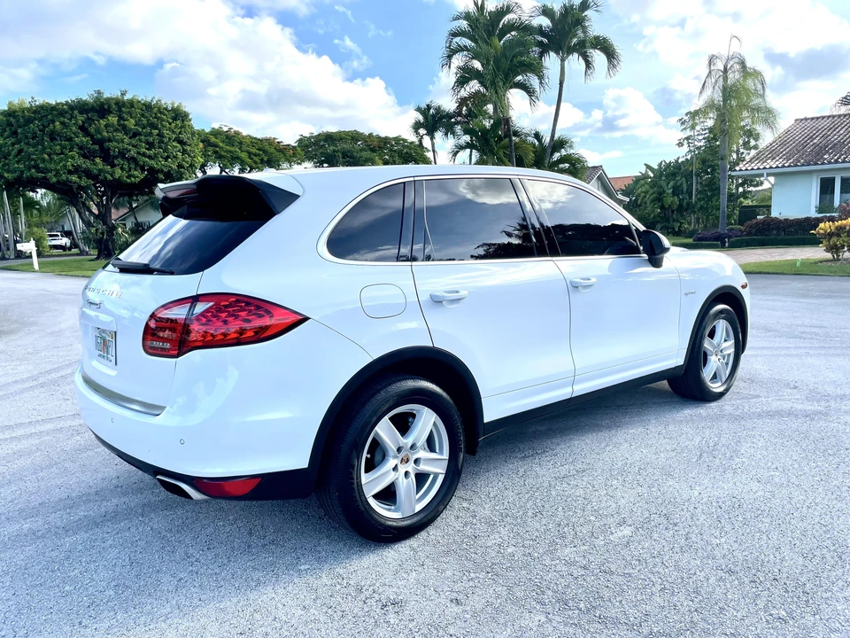 2014 Porsche 958 Cayenne S - Image 10 of 31
