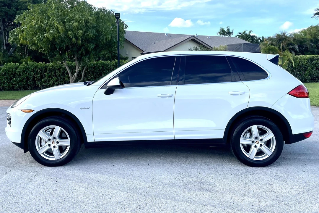 2014 Porsche 958 Cayenne S - Image 3 of 31