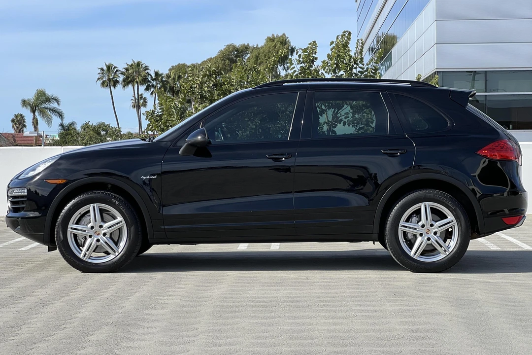 2014 Porsche 958 Cayenne S - Image 3 of 31