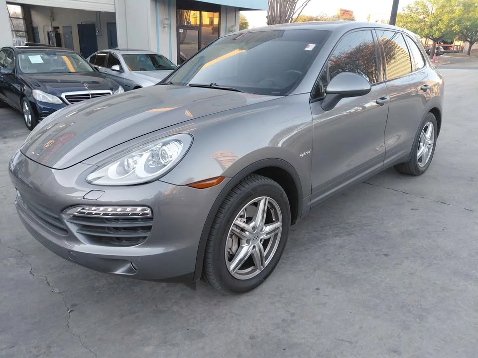 2014 Porsche 958 Cayenne S - Image 2 of 10
