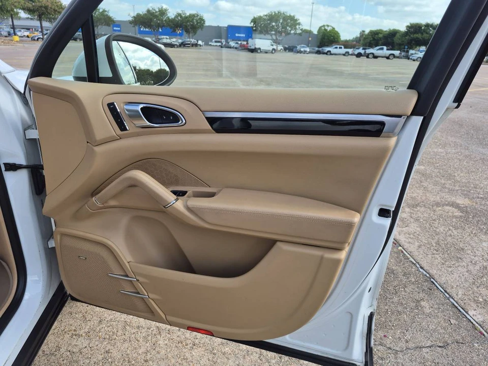 2014 Porsche 958 Cayenne S - Image 7 of 24