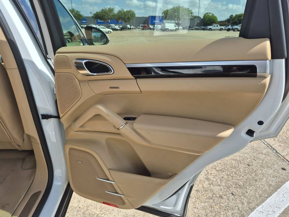 2014 Porsche 958 Cayenne S - Image 14 of 24