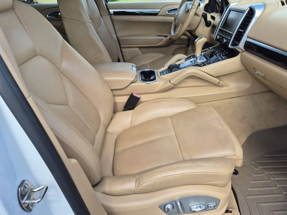 2014 Porsche 958 Cayenne S - Image 8 of 24