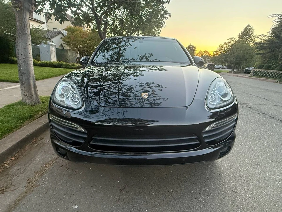 2014 Porsche 958 Cayenne S - Image 2 of 11