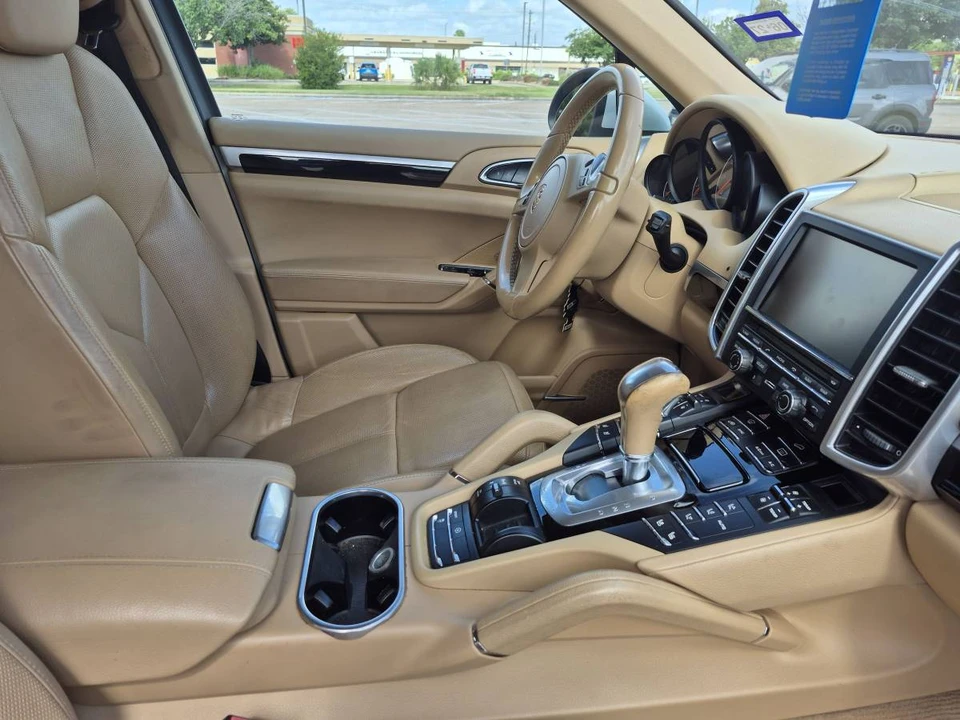 2014 Porsche 958 Cayenne S - Image 11 of 24