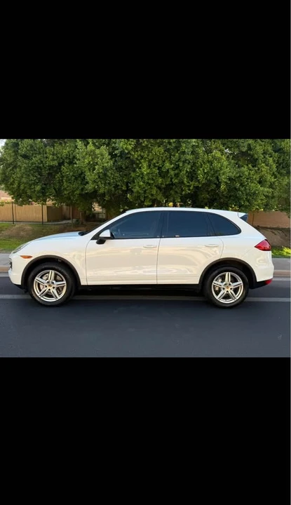 2014 Porsche 958 Cayenne S - Image 2 of 14