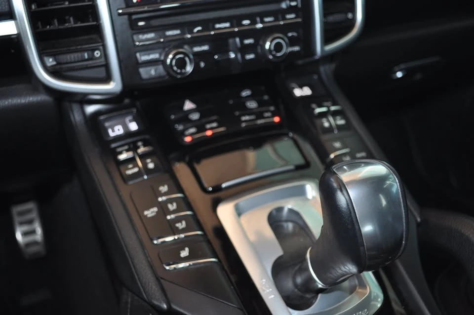 2014 Porsche 958 Cayenne S - Image 16 of 18
