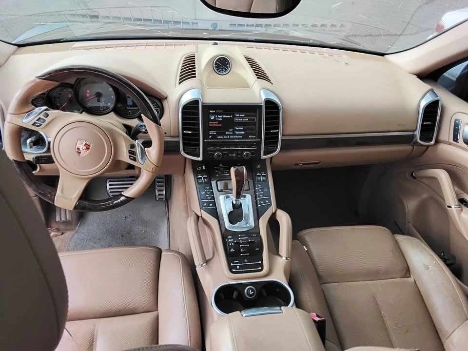 2014 Porsche 958 Cayenne S - Image 10 of 13