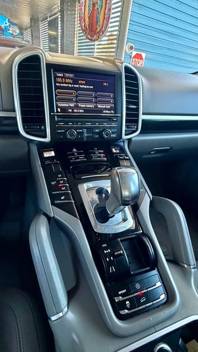 2014 Porsche 958 Cayenne S - Image 11 of 15