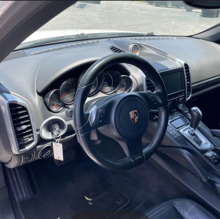 2014 Porsche 958 Cayenne S - Image 5 of 6